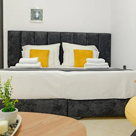 Sunny Apts Apartment *
