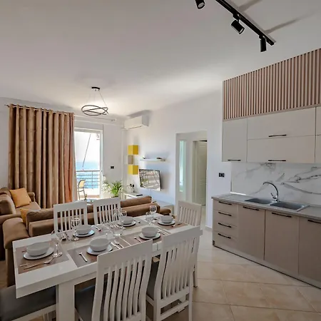 Sunny Apts Apartment *